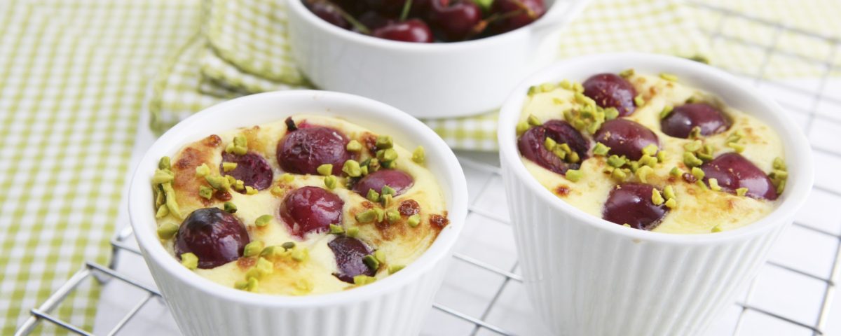 Cherry bake with pistachios